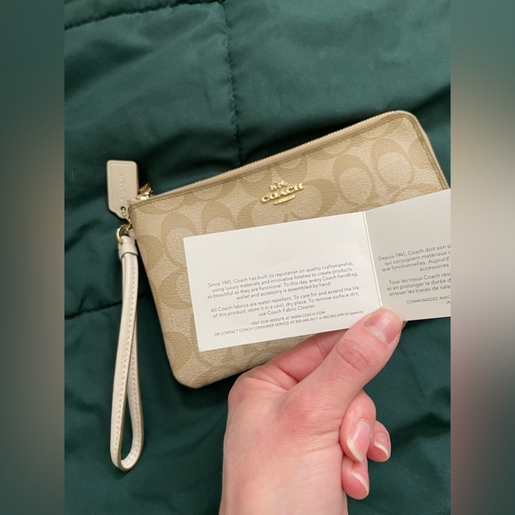 Coach Double Corner Zip Wristlet NWOT in Beige - Picture 12 of 16